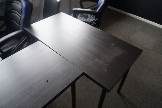 Diverse borde, reoler, stole, m.v.