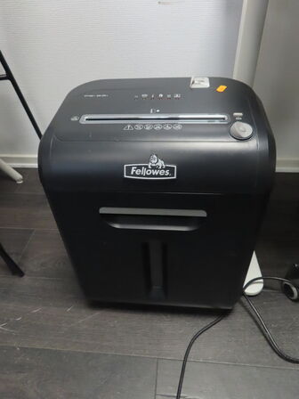 Bord, stol & Makulator