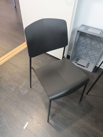 Bord & 2 stk. Stole, m.v.