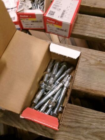 Sømplugs og expansionsbolte