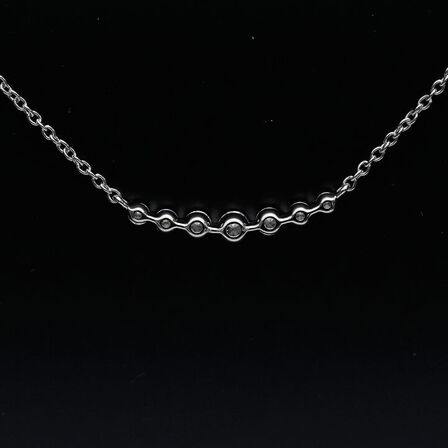Halskæde af 14 kt. hvidguld med brillantslebene laboratorieskabte diamanter på samlet samlet ca. 0.35 ct.