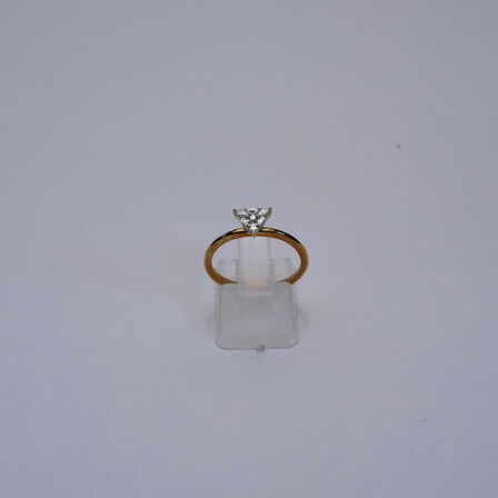 Brillantring af 9 kt. guld prydet med diamanter med forskellige slibninger, brillanter