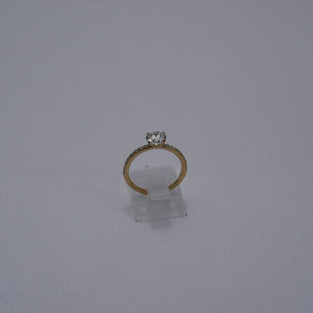 Ring af 14 kt guld, med brillantslebne laboratorieskabte diamanter