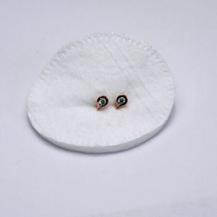 Par brillantørestikker af 9 kt. rosaguld