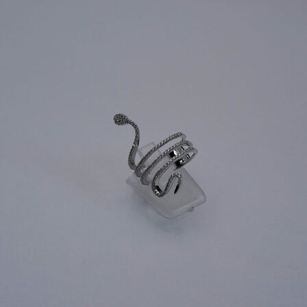 Slangering af 14 kt. hvidguld prydet med brillantslebne diamanter