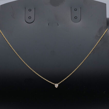 Halskæde af 14 kt. guld med brillantslebene laboratorieskabte diamant på samlet ca. 0.10 ct