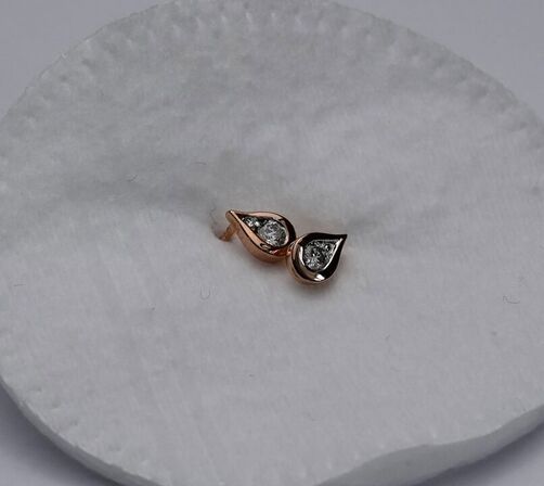 Par brillantørestikker af 9 kt. rosaguld