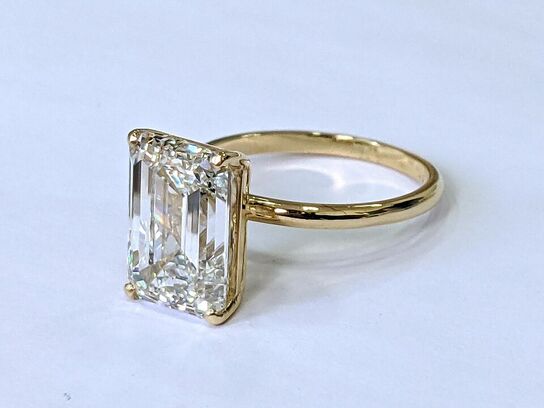 Stor 5,10 ct Diamant og 18 kt. hvidguldring (Lab fremstillet*) IGI.