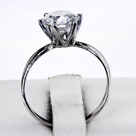 2,01 ct. NATURLIG diamant og 14 kt. hvidguldring. GCI