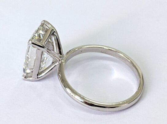 Kæmpe 9,35 ct Diamant og 18 kt. hvidguldring (Lab fremstillet*) IGI