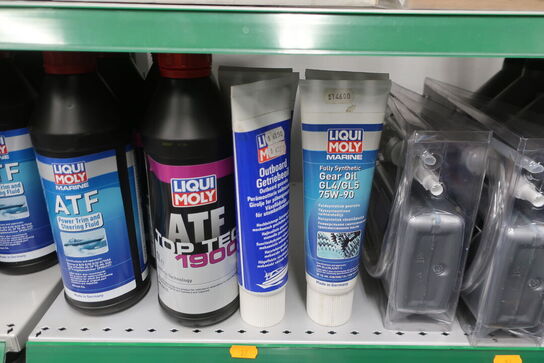 Hylde med div. Plejemidler QUICKSILVER m.fl.