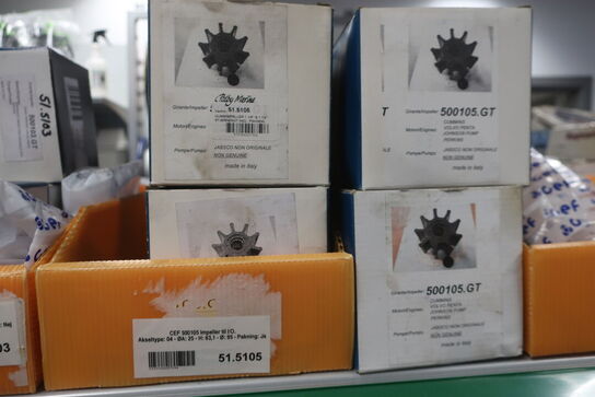 2 stk. hylder med div. varelager