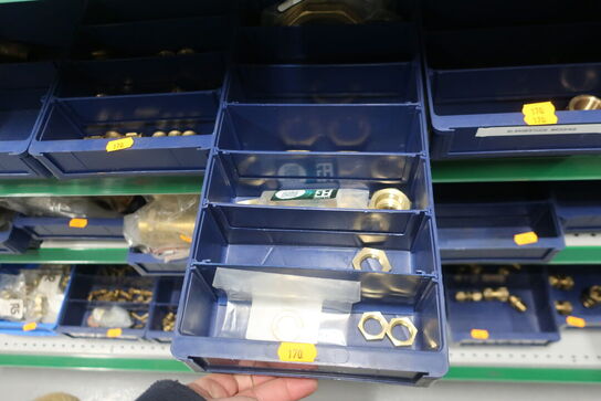 Hylde med div. Fittings