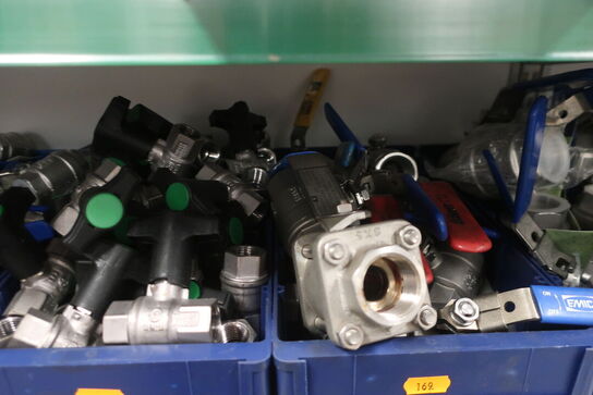 Hylde med div. Fittings