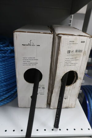 Hylde med div. varelager