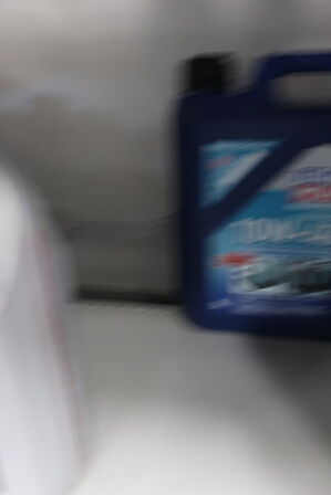 Hylde med div. Olie, kølemiddel LIQUI MOLY, VOLVO PENTA