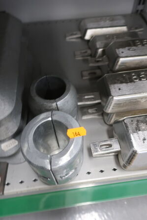 Hylde med div. varelager