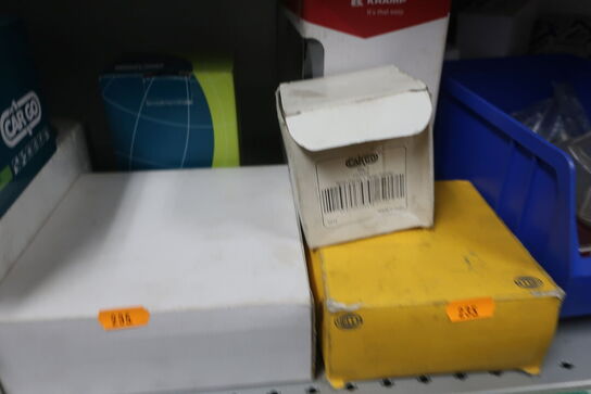 Hylde med div. LED-lamper