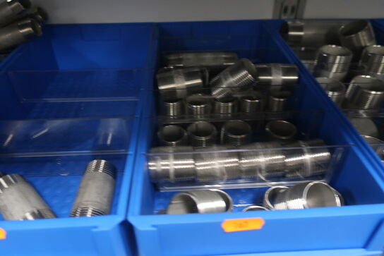 Hylde med div. Fittings