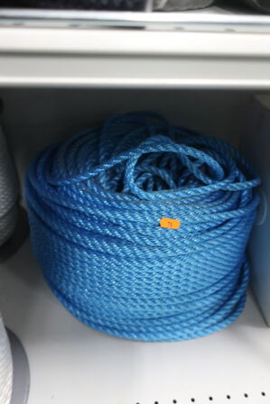 Hylde med div. varelager