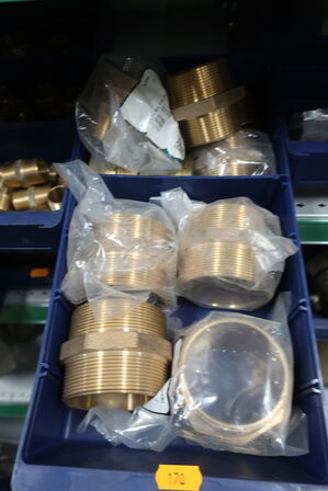 Hylde med div. Fittings