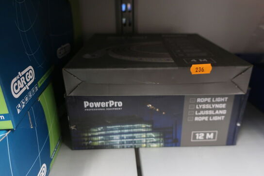 Hylde med div. LED-lamper