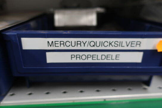 Hylde med div. varelager