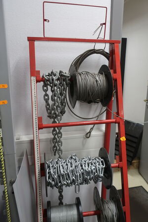 Stand med div. Kabel m.m.