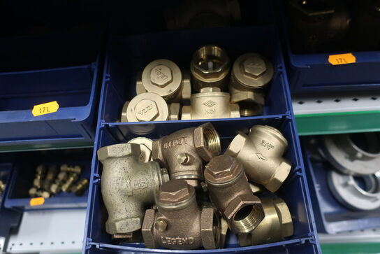 Hylde med div. Fittings