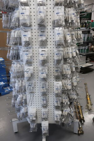 Stand med div. Bolte m.m.