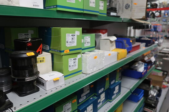 Hylde med div. LED-lamper