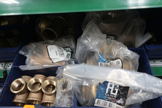 Hylde med div. Fittings