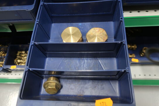 Hylde med div. Fittings