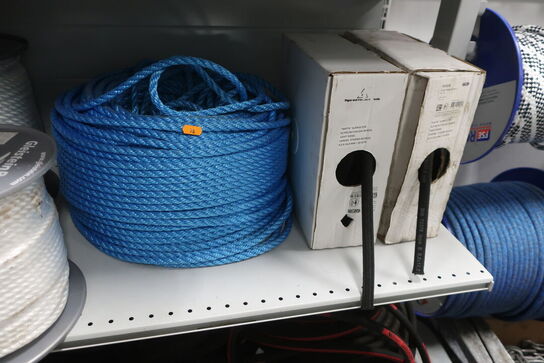 Hylde med div. varelager