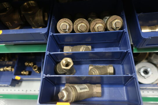 Hylde med div. Fittings