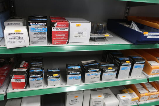 3 stk. hylder med div. varelager