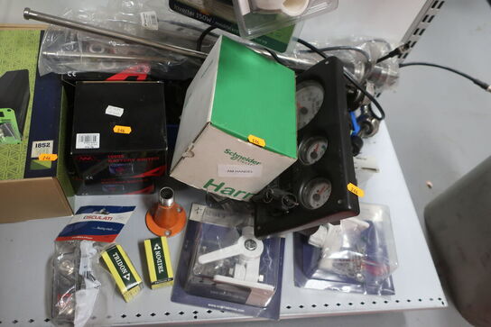 Hylde med div. varelager