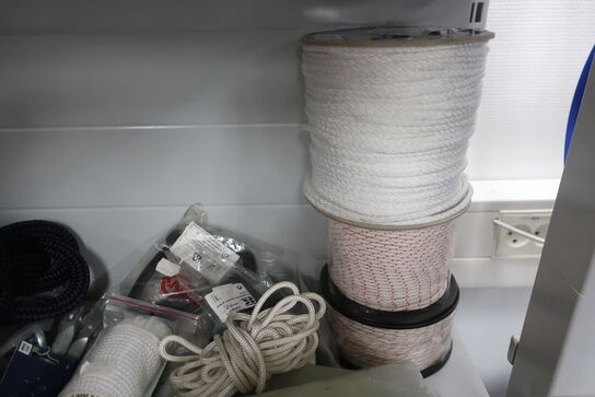 Hylde med div. varelager