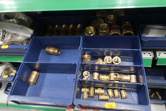 Hylde med div. Fittings