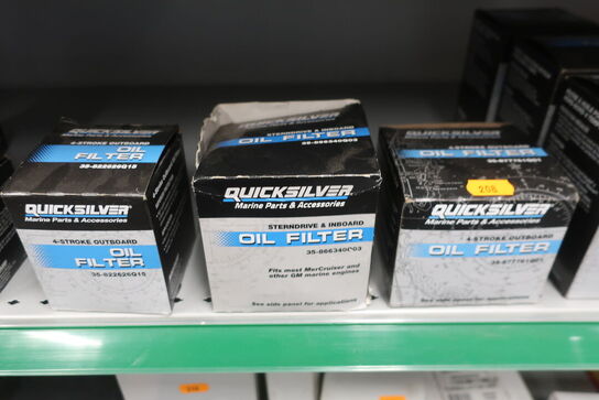 3 stk. hylder med div. varelager