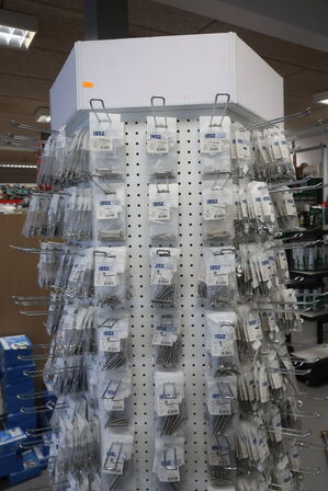 Stand med div. Bolte m.m.