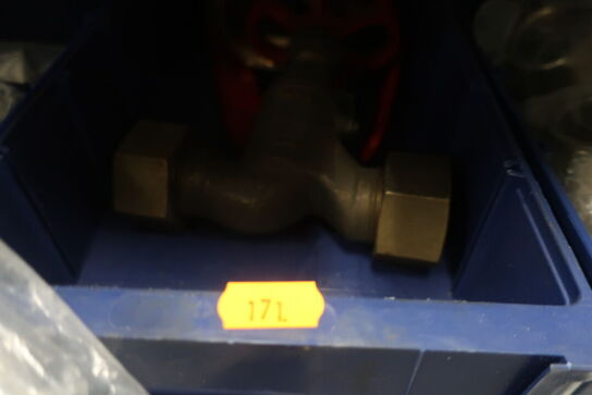 Hylde med div. Fittings