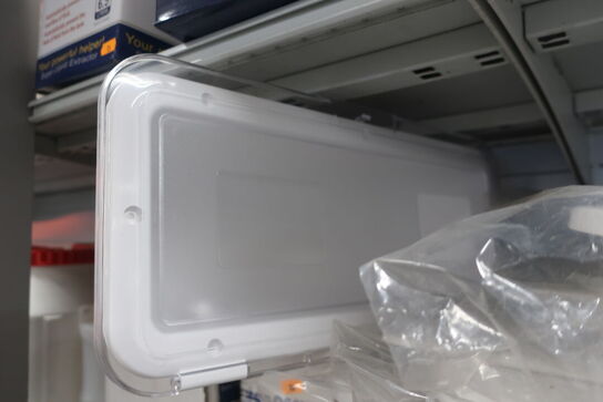 Hylde med div. varelager