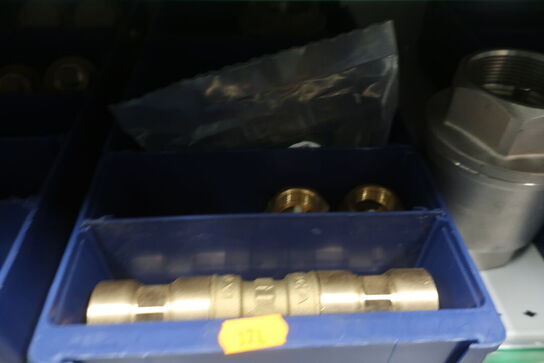 Hylde med div. Fittings