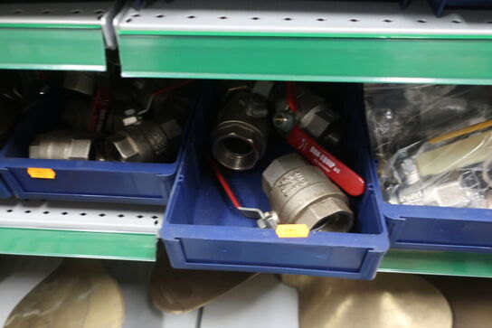 Hylde med div. Fittings