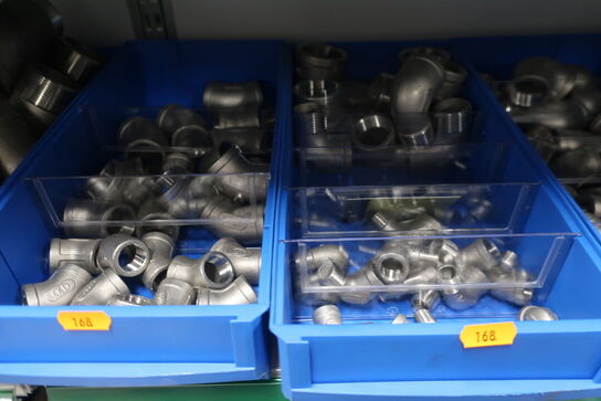 Hylde med div. Fittings