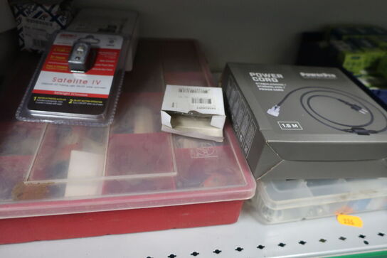 Hylde med div. LED-lamper