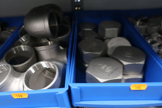 Hylde med div. Fittings