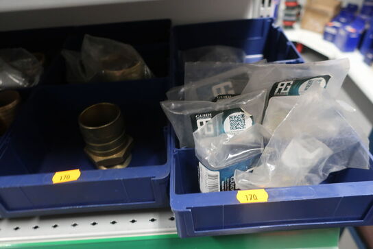 Hylde med div. Fittings