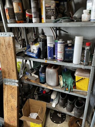 Lagerreol med div. Plejemidler